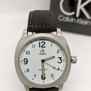 Relógio Calvin Klein 300 Prata P/ de couro Preto- A prova dagua (C/ Caixa premium)