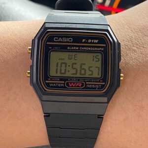 Casio Relógio esportivo digital clássico F91W-1 Preto Dourado